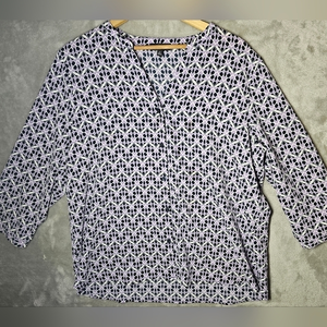 The Limited Women's Lightweight 3/4 Sleeve‎ Blouse Black, Pink, and White XL